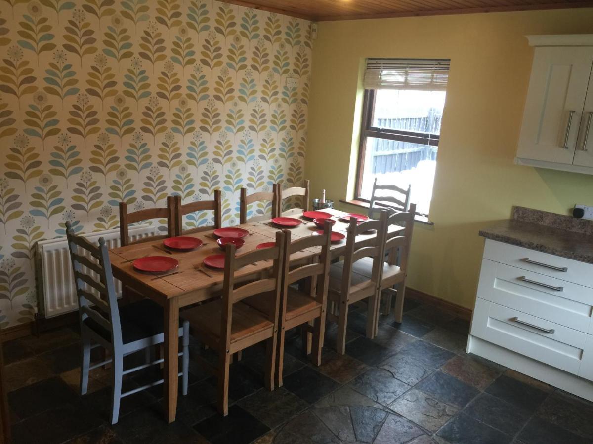 Holiday Home In Ballycastle - Fainne Na Cairde Exterior foto